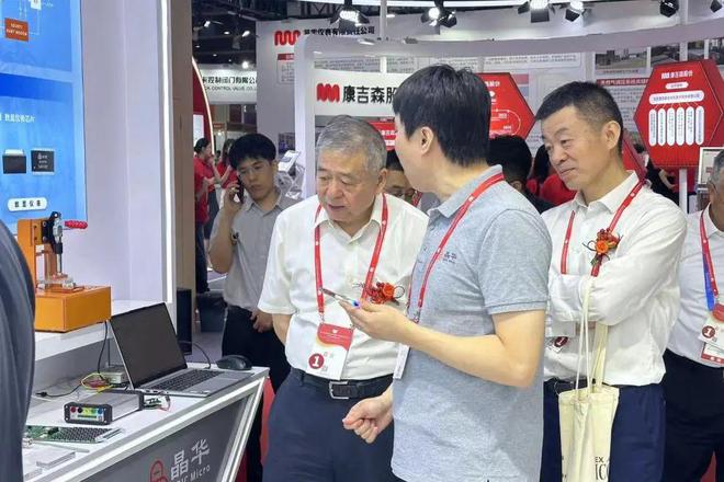 晶华微精彩亮相MICONEX 2024 荣获“十佳新品”奖项(图4) 晶华微精彩亮相MICONEX 2024 荣获“十佳新品”奖项(图4)